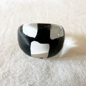Vintage 90s Acrylics Black and White Dome Bubble Ring Size 6